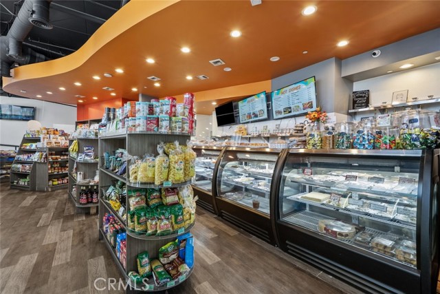 400 E Broadway, Glendale CA: https://media.crmls.org/medias/fe52dd7b-037d-4a90-b99f-873bba9b0395.jpg