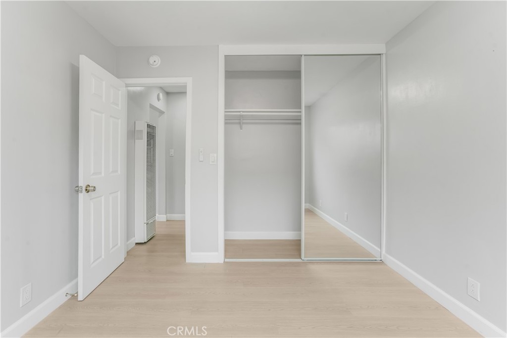 https://media.crmls.org/medias/fe536454-7f7c-4f7e-aa37-83ef8623601b.jpg?preset=X-Large
