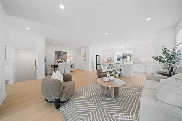 1042 N Anaheim Blvd, Anaheim CA: https://media.crmls.org/medias/fe549b2b-a2d8-4209-9305-196cefe7fc99.jpg