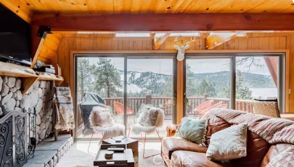 Detail Gallery Image 4 of 26 For 43469 Sheephorn, Big Bear Lake,  CA 92315 - 3 Beds | 3 Baths