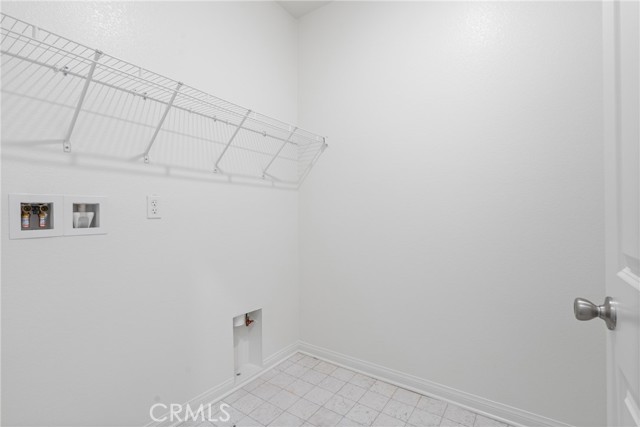 7640 Sweet Ranch Circle, Riverside CA: https://media.crmls.org/medias/fe56cf26-ba72-4eb9-a503-257dd12e42f1.jpg