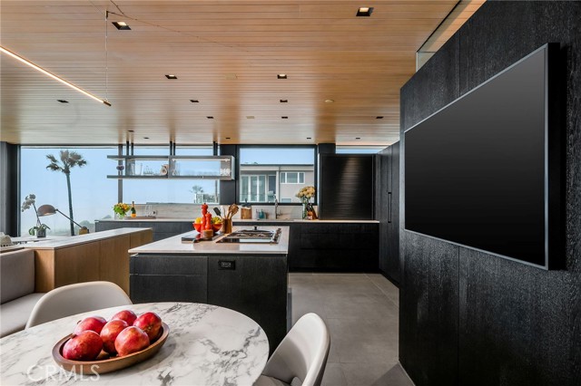 4320 The Strand, Manhattan Beach CA: https://media.crmls.org/medias/fe5834fe-013e-4b0d-9624-10d12df5588b.jpg