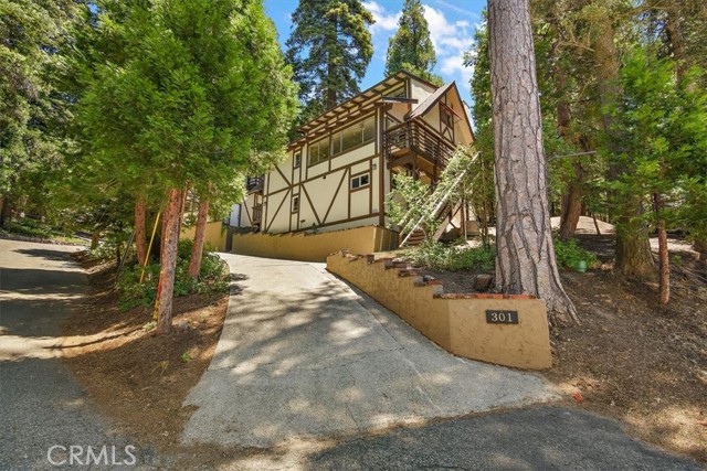 Detail Gallery Image 1 of 53 For 301 Kuffel Canyon Rd, Lake Arrowhead,  CA 92352 - 5 Beds | 3 Baths