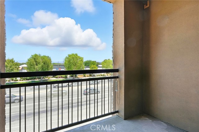 24585 Town Center Drive, Valencia CA: https://media.crmls.org/medias/fe588d85-bae8-4d6d-807c-0a8fffdedb85.jpg