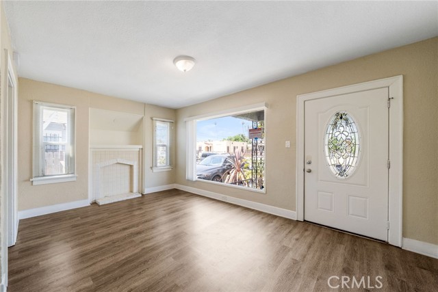 122 E 83rd Street, Los Angeles CA: https://media.crmls.org/medias/fe58a267-83cc-4332-a982-2d764c2b7193.jpg