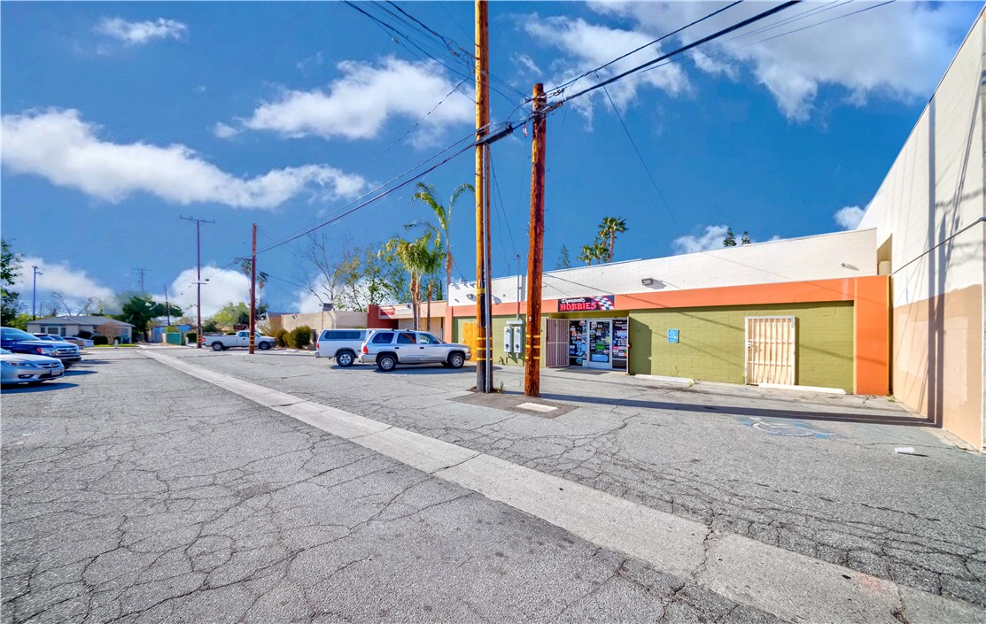 811 Florida Avenue, Hemet, California 92543, ,Commercial Sale,For Sale,Florida,PW22113850