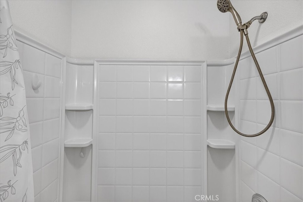 https://media.crmls.org/medias/fe59bc80-7fc6-4513-aca6-a76c5a870d5d.jpg?preset=X-Large