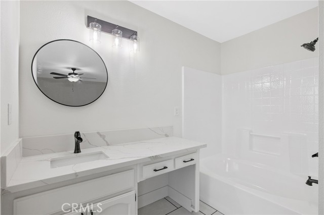 1967 N Ventura Avenue, Farmersville CA: https://media.crmls.org/medias/fe5a39f0-0611-4213-a09c-c3c567ee46c9.jpg