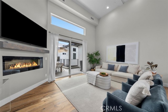 Detail Gallery Image 9 of 36 For 2713 Carnegie Ln #B,  Redondo Beach,  CA 90278 - 5 Beds | 4 Baths