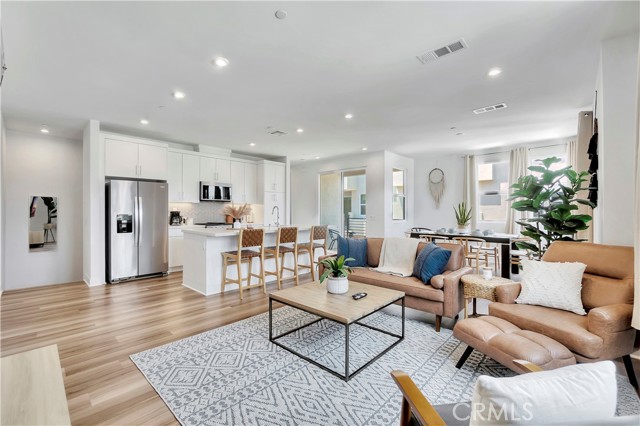 Detail Gallery Image 2 of 22 For 1531 W Bushell, Anaheim,  CA 92805 - 3 Beds | 2/1 Baths