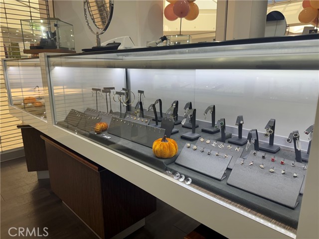 217 Stonewood Street, Downey CA: https://media.crmls.org/medias/fe5c5755-6220-4bdf-ba24-842817305f56.jpg