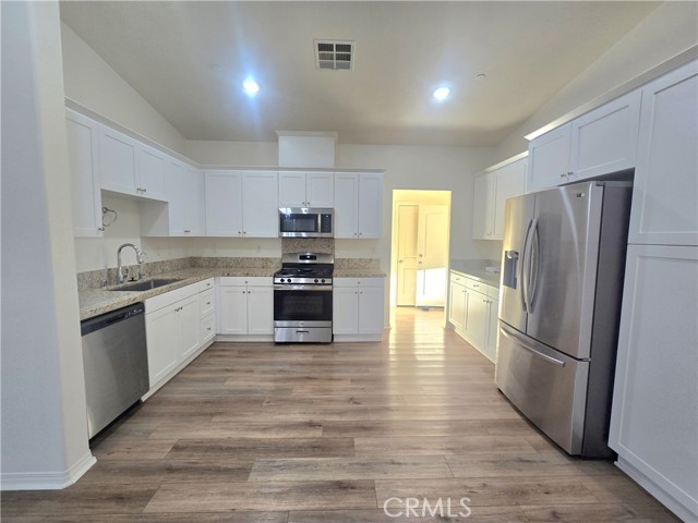 Detail Gallery Image 4 of 23 For 6451 Canyonlands Dr, Jurupa Valley,  CA 92509 - 3 Beds | 2 Baths