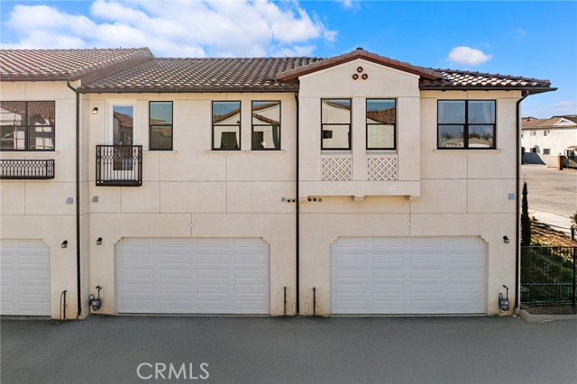 Detail Gallery Image 4 of 21 For 126 N New Ave #8,  Monterey Park,  CA 91755 - 3 Beds | 2/1 Baths