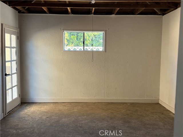 Detail Gallery Image 4 of 14 For 9832 San Miguel Ave, South Gate,  CA 90280 - 4 Beds | 2/1 Baths