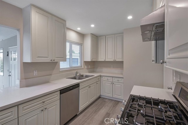 2216 Canehill Avenue, Long Beach CA: https://media.crmls.org/medias/fe5d04c9-95a0-45cb-9653-fc5dad77c5f8.jpg