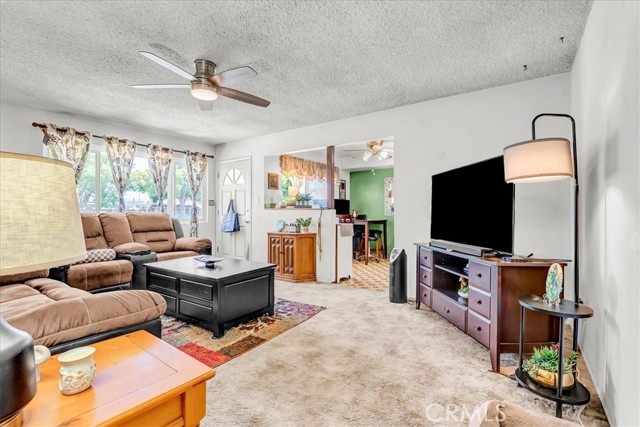 4825 Putter Lane, Bakersfield CA: https://media.crmls.org/medias/fe5e1759-fdb5-48e8-b126-989a89560632.jpg
