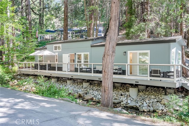 27500 HWY 189, Lake Arrowhead CA: https://media.crmls.org/medias/fe5e2891-ec24-4f2d-bd30-ece68952ed9a.jpg