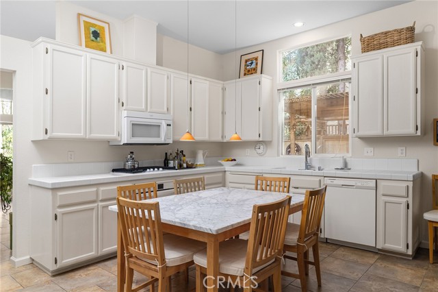 Detail Gallery Image 2 of 59 For 1975 Heritage Oak, Chico,  CA 95928 - 3 Beds | 2 Baths