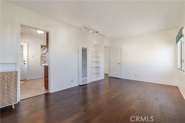 Detail Gallery Image 2 of 32 For 1812 Ocean Dr, Manhattan Beach,  CA 90266 - 2 Beds | 1 Baths