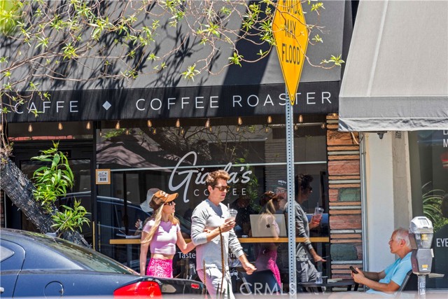 4180 Tujunga Avenue, Studio City CA: https://media.crmls.org/medias/fe61205c-8115-49ea-88d4-f074744b3665.jpg
