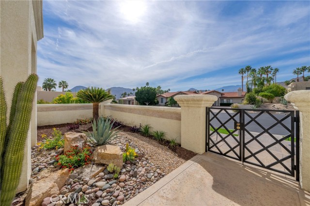 Detail Gallery Image 3 of 49 For 73460 Agave Ln, Palm Desert,  CA 92260 - 3 Beds | 3 Baths