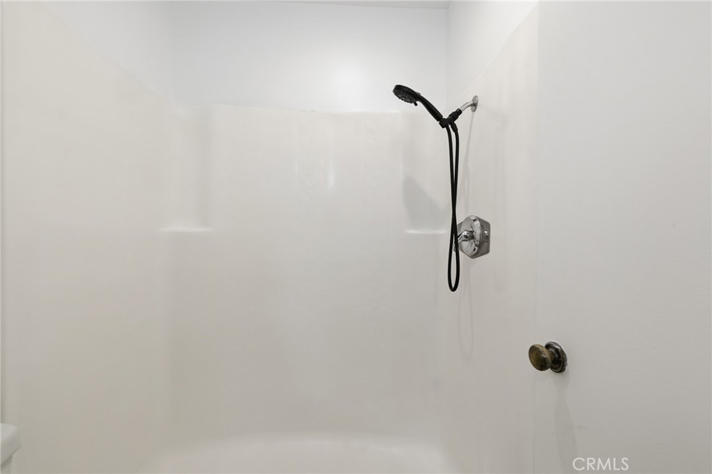 https://media.crmls.org/medias/fe62d761-e145-4ce0-866e-dc876750b5fe.jpg?preset=X-Large