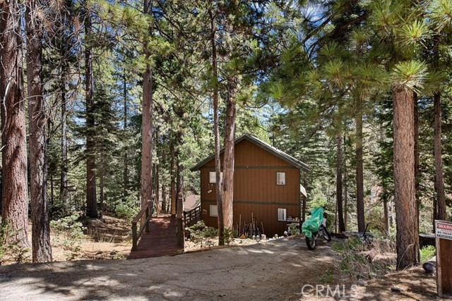 Detail Gallery Image 4 of 36 For 26522 Thunderbird Dr, Lake Arrowhead,  CA 92391 - 3 Beds | 2/1 Baths