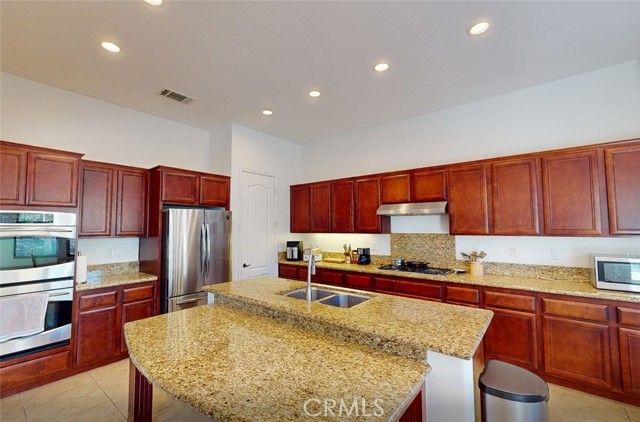 Detail Gallery Image 12 of 33 For 35405 Piney, Lake Elsinore,  CA 92532 - 4 Beds | 3 Baths