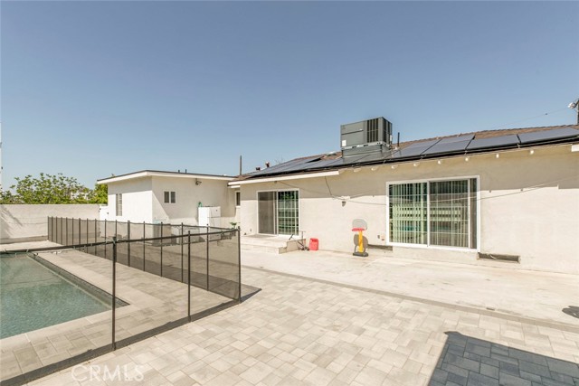 11024 Peoria Street, Sun Valley CA: https://media.crmls.org/medias/fe638620-2989-4d7a-9fb9-4c2ff4928aa5.jpg