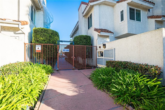 Detail Gallery Image 2 of 36 For 2720 Gramercy Ave #3,  Torrance,  CA 90501 - 2 Beds | 2/1 Baths