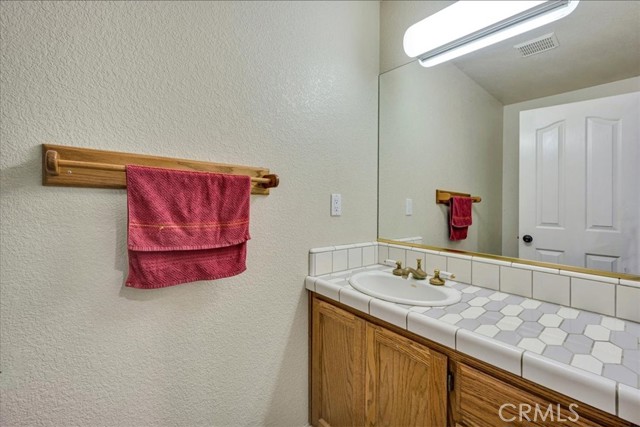 Detail Gallery Image 16 of 37 For 17319 Meadow View Dr, Hidden Valley Lake,  CA 95467 - 5 Beds | 3/1 Baths