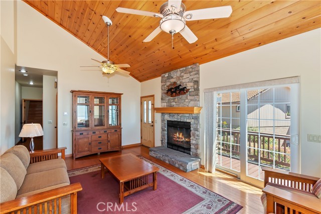 Detail Gallery Image 13 of 44 For 22665 Valley View Dr, Crestline,  CA 92325 - 4 Beds | 3 Baths