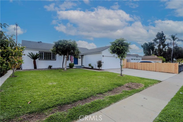 Detail Gallery Image 1 of 28 For 1009 Fairlawn St, Santa Ana,  CA 92703 - 3 Beds | 1/1 Baths