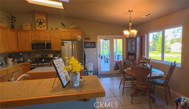 Detail Gallery Image 9 of 50 For 5328 Woodland Dr, Yreka,  CA 96097 - 4 Beds | 2 Baths