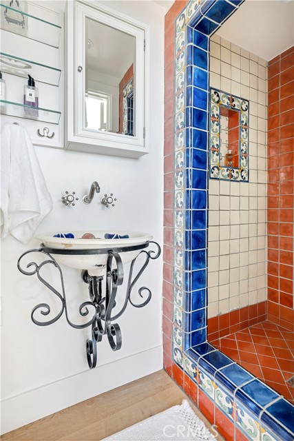 802 Rembrandt Drive, Laguna Beach CA: https://media.crmls.org/medias/fe6741b0-b061-4f95-891a-897170ff974c.jpg