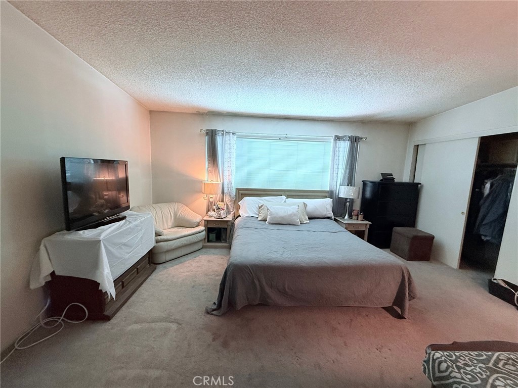 https://media.crmls.org/medias/fe67c68c-977c-45df-9917-43e45b360431.jpg?preset=X-Large