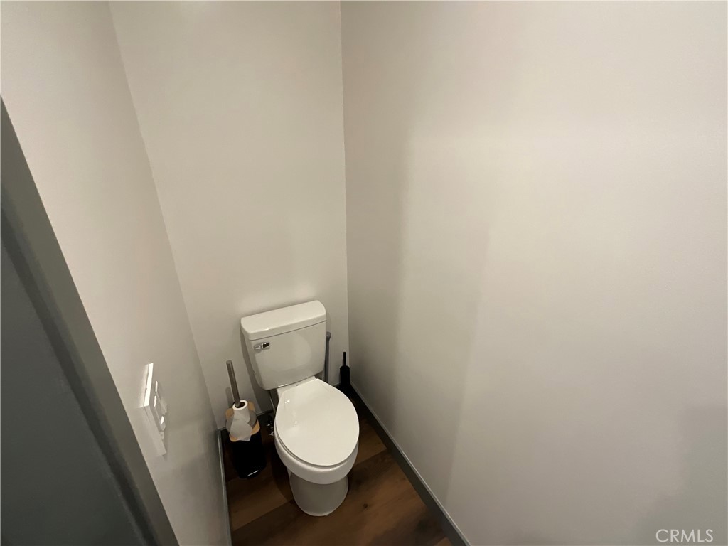 https://media.crmls.org/medias/fe67f818-1d90-4b6b-8fe8-b7018aa38089.jpg?preset=X-Large