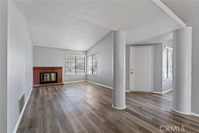 4508 4508 Paseo Hermoso, Palmdale CA: https://media.crmls.org/medias/fe694b86-6c41-4dd3-82ac-7618cf9d1c7c.jpg