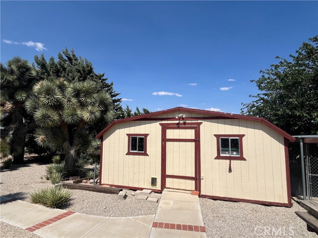 Detail Gallery Image 3 of 4 For 10675 Paramount Rd, Phelan,  CA 92371 - 3 Beds | 2 Baths