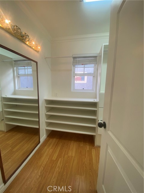 Detail Gallery Image 20 of 31 For 19608 Runnymede St, Reseda,  CA 91335 - 4 Beds | 3/1 Baths