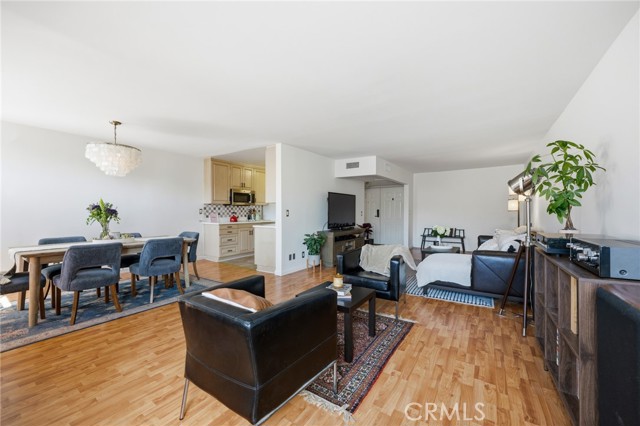 Detail Gallery Image 7 of 21 For 14141 Dickens #312,  Sherman Oaks,  CA 91423 - 2 Beds | 2 Baths