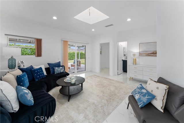 12611 Loraleen Street, Garden Grove CA: https://media.crmls.org/medias/fe6be3e4-281f-43ce-a8df-c5f396591b30.jpg