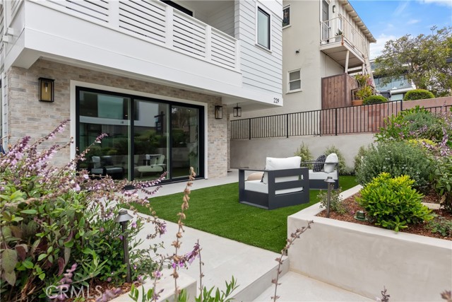 Detail Gallery Image 50 of 50 For 229 25th St, Manhattan Beach,  CA 90266 - 5 Beds | 5/2 Baths