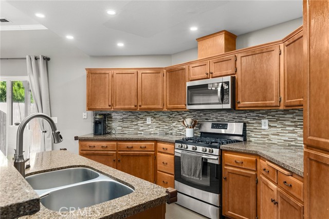 Detail Gallery Image 9 of 29 For 1052 Windsor Way, Chico,  CA 95926 - 3 Beds | 2 Baths