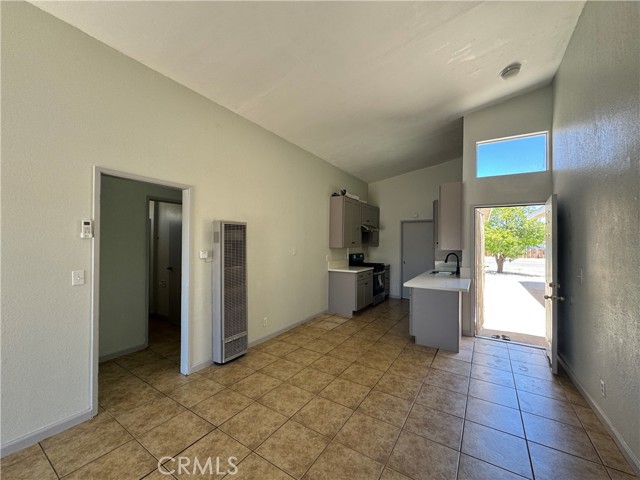 16209 Juniper Street, Hesperia CA: https://media.crmls.org/medias/fe6cd84f-ff2c-477e-bf60-3fcbd377dc72.jpg
