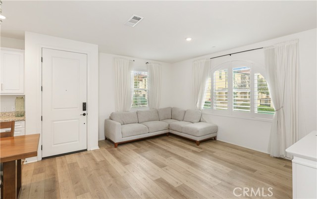 Detail Gallery Image 11 of 44 For 2818 E Berry Loop Privado #76,  Ontario,  CA 91761 - 2 Beds | 2/1 Baths