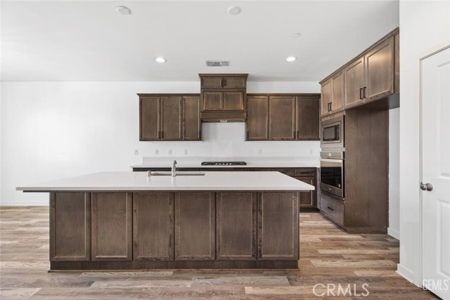 Detail Gallery Image 5 of 26 For 8005 Bandelier Dr, Bakersfield,  CA 93313 - 3 Beds | 2 Baths
