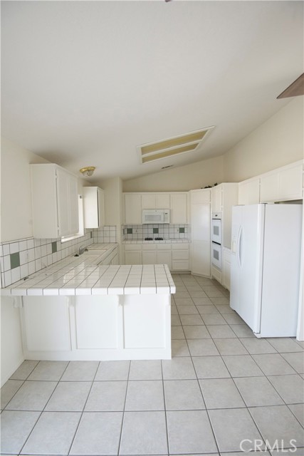 Detail Gallery Image 6 of 25 For 17482 Walnut, Hesperia,  CA 92345 - 3 Beds | 2 Baths