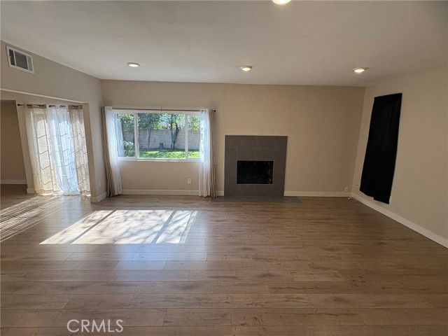 Detail Gallery Image 7 of 41 For 20420 Keswick St, Winnetka,  CA 91306 - 4 Beds | 3 Baths