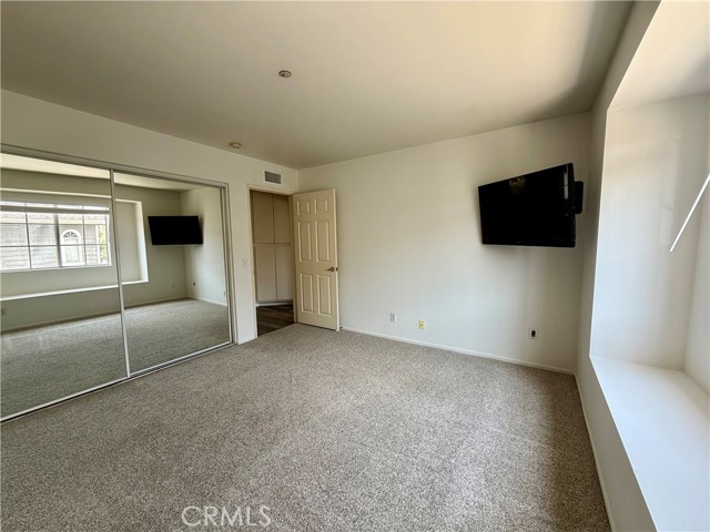 9213 Independence Way, North Hills CA: https://media.crmls.org/medias/fe72169f-b71b-411c-8322-321264545631.jpg
